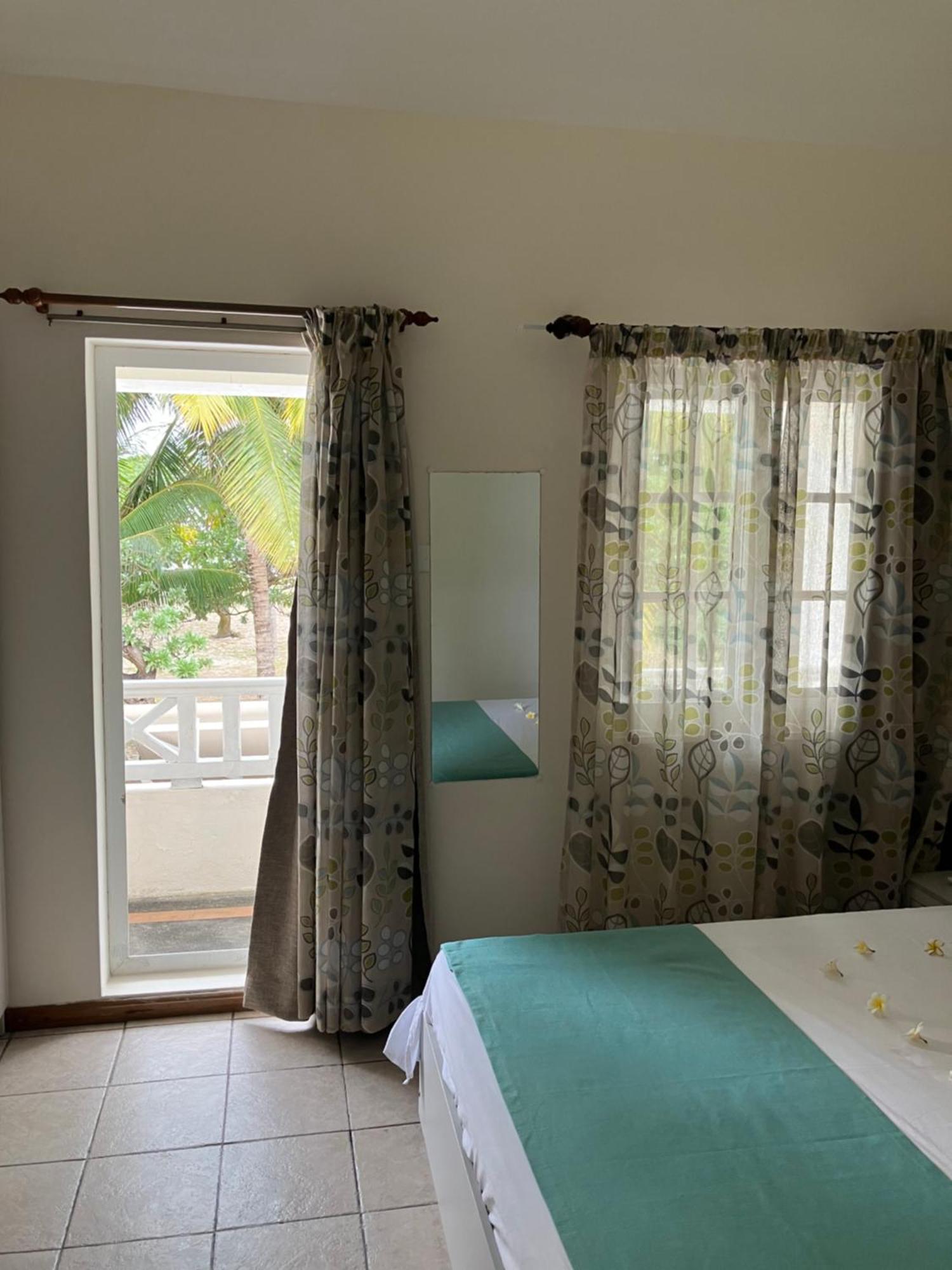 Fully Furnished Luxury Villa 3 Right On A Blue Ocean Belle Mare Dış mekan fotoğraf